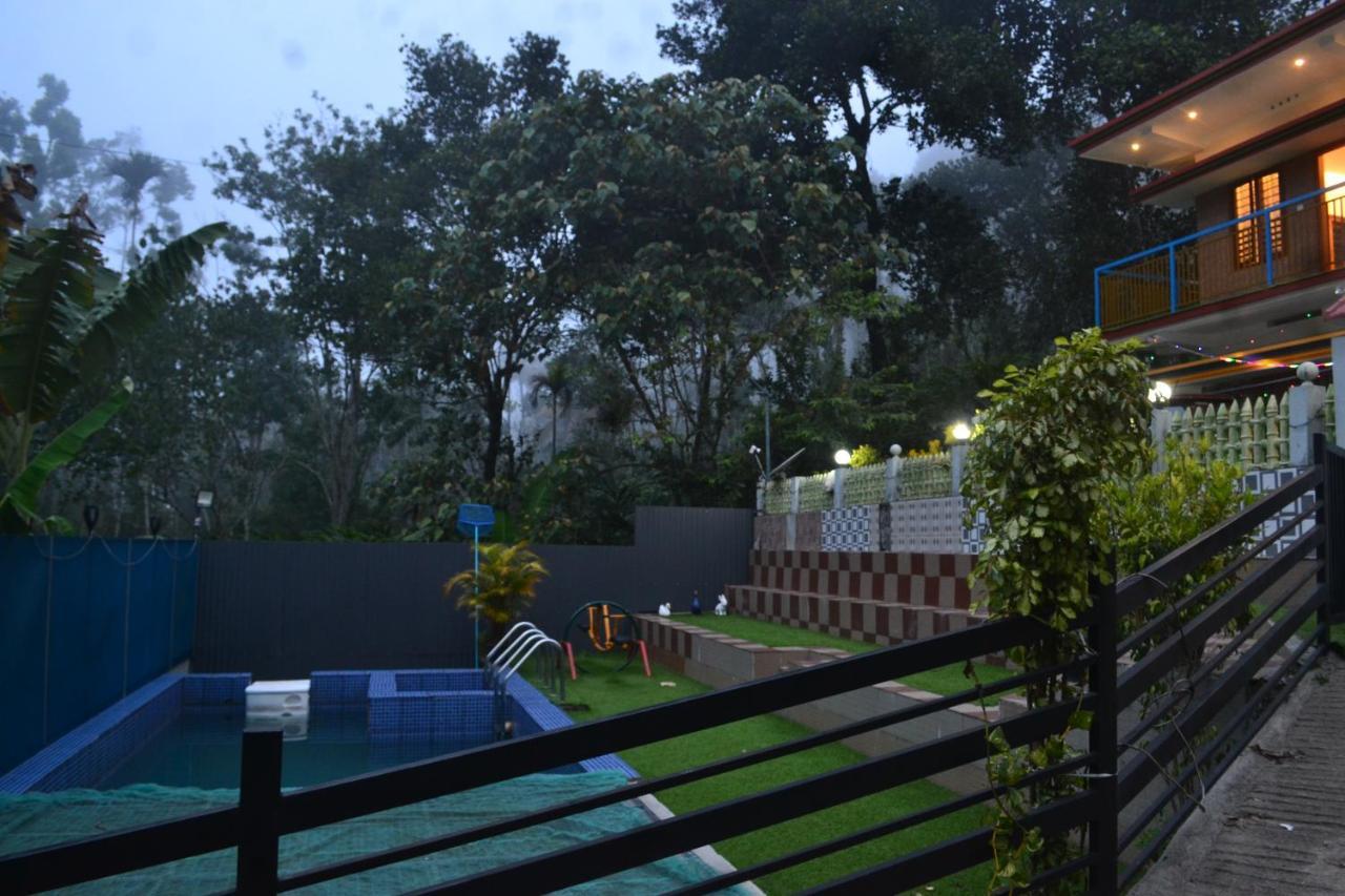 Arabian Nights Munnar Villa Bagian luar foto