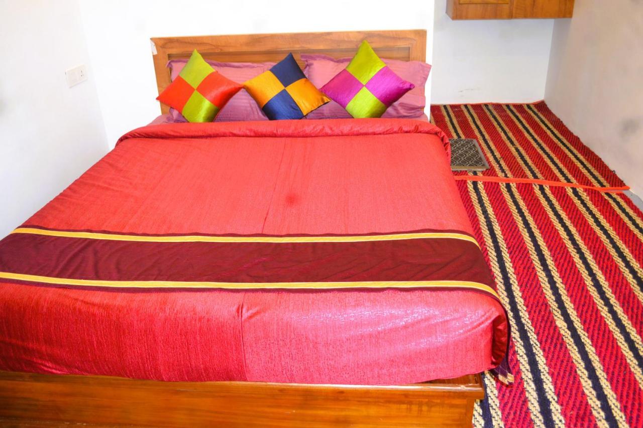 Arabian Nights Munnar Villa Bagian luar foto