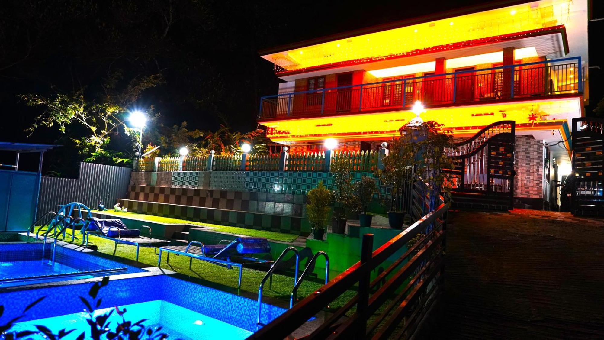 Arabian Nights Munnar Villa Bagian luar foto
